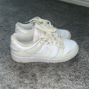 Cream White Nike Dunks Women’s
